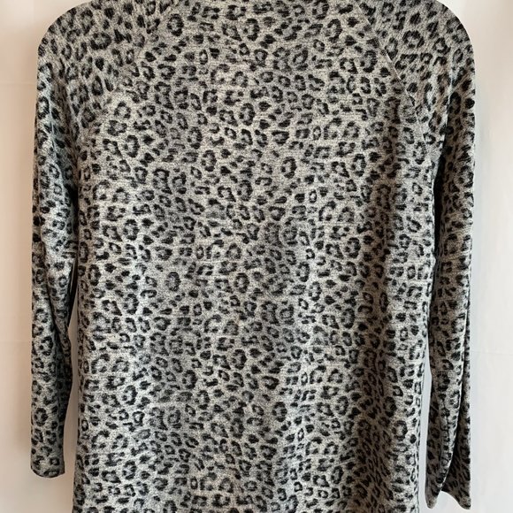 NWT Chico's Zenergy Soft Cotton Essentials Animal Print Grey/Black Tunic 2/XL - Picture 4 of 7